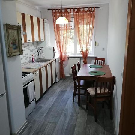 Appartement Valeria Apartament à Onesti Extérieur photo